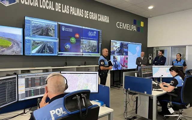 CEMELPA room with the video wall and the operator workstations of the Las Palmas de Gran Canaria local police